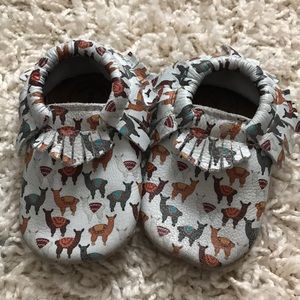 Freshly Picked Moccs, Size 5, Llamas